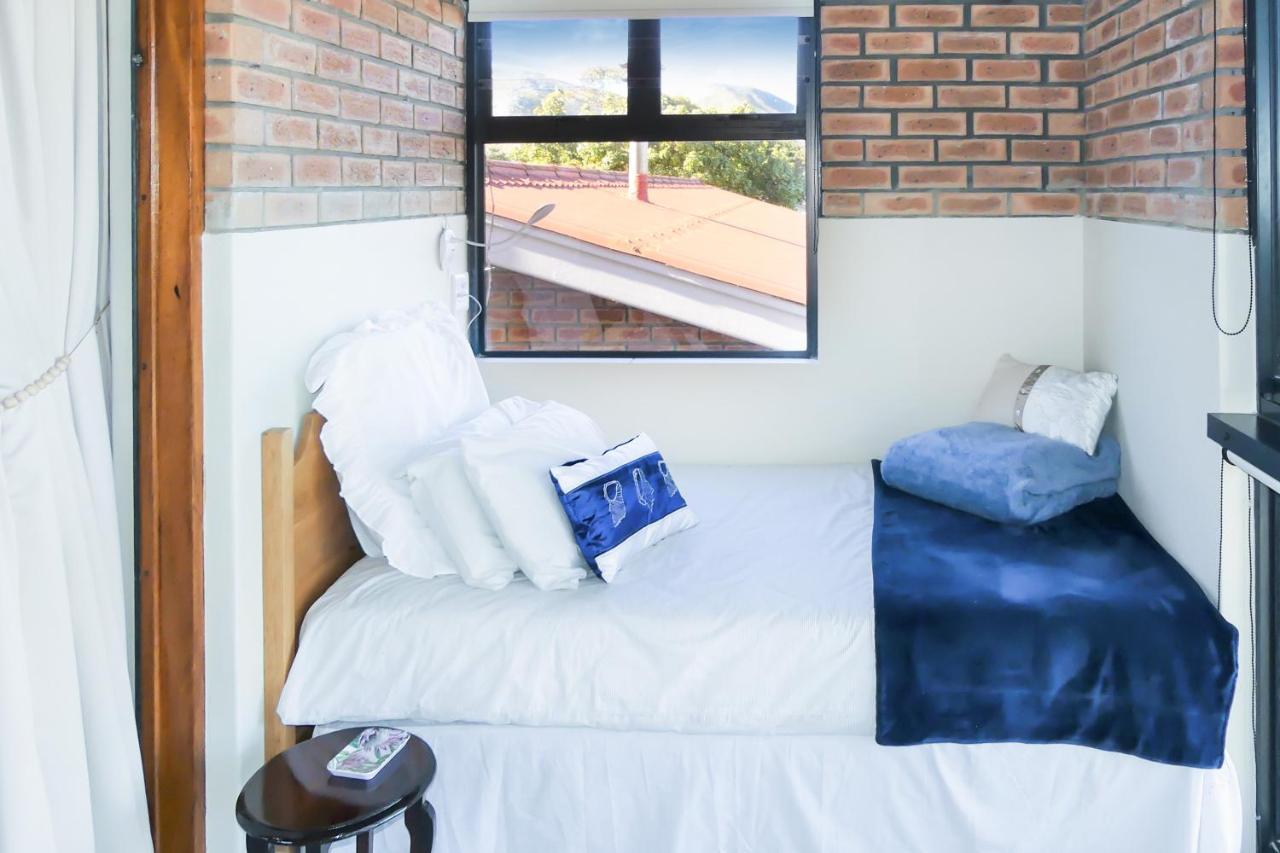 Shalom Self Catering Ξενοδοχείο Kleinmond Εξωτερικό φωτογραφία
